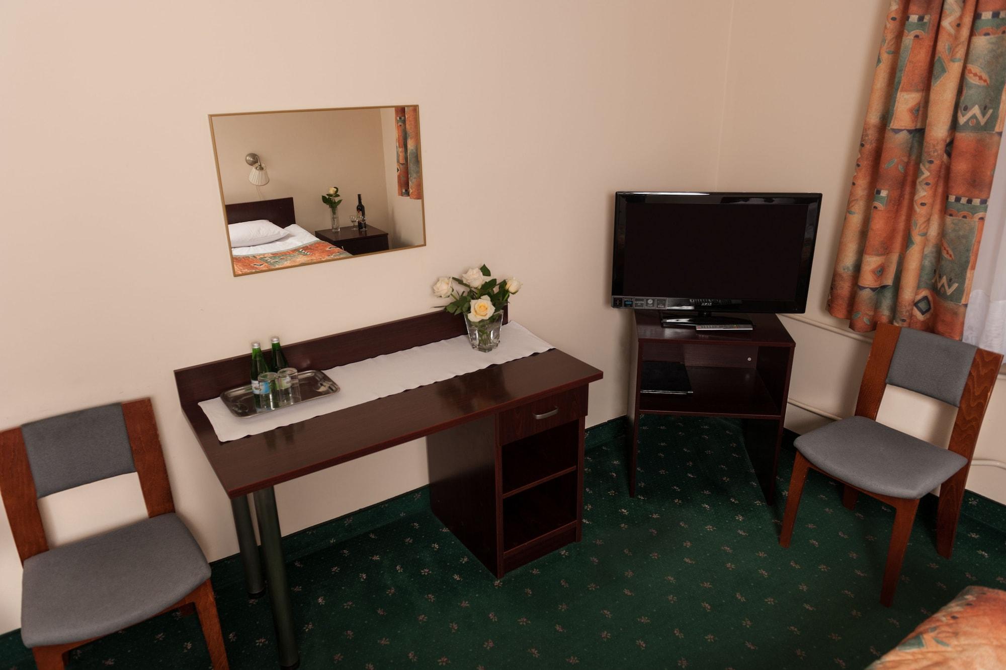 Parkhotel Economic Wielka Wies  Εξωτερικό φωτογραφία