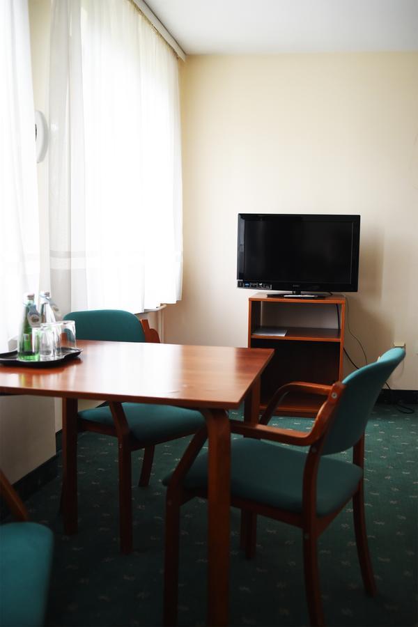 Parkhotel Economic Wielka Wies  Εξωτερικό φωτογραφία