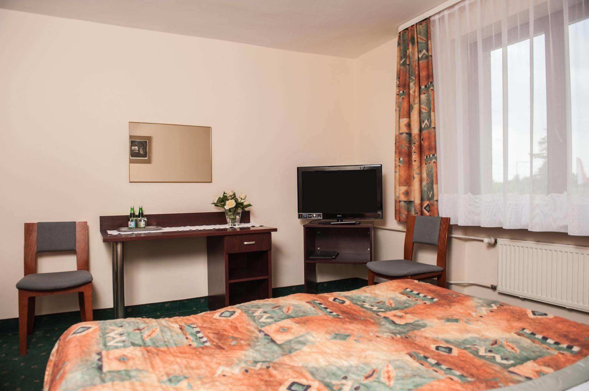 Parkhotel Economic Wielka Wies  Εξωτερικό φωτογραφία