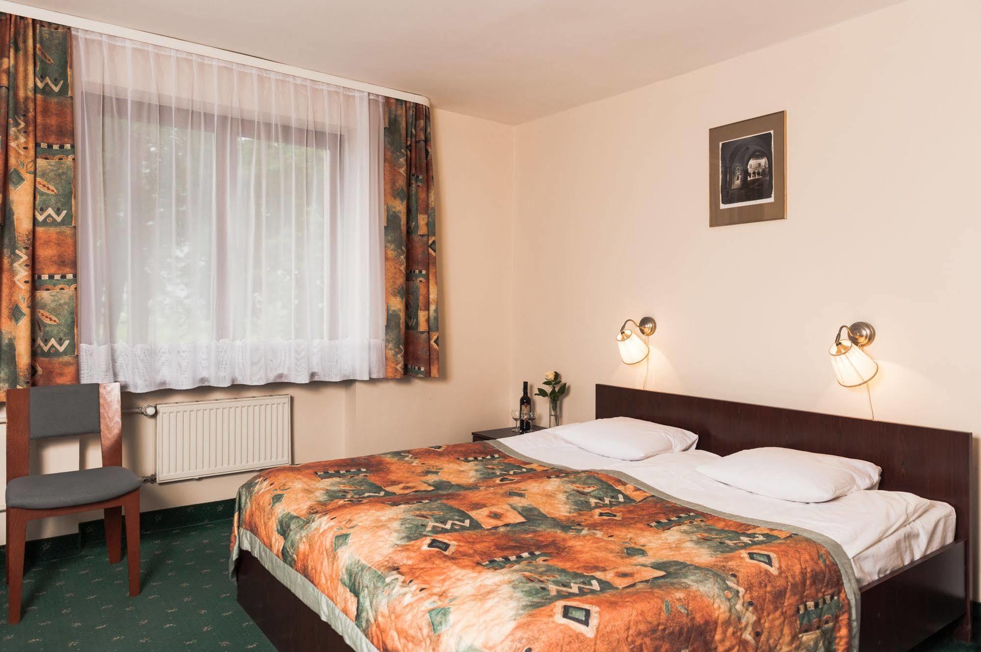 Parkhotel Economic Wielka Wies  Εξωτερικό φωτογραφία